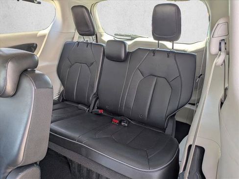 Used 2017 Chrysler Pacifica Limited FWD image 19