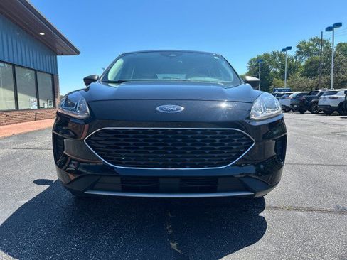 Used 2022 Ford Escape SE w/ Cold Weather Package AWD/4WD image 3