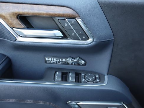 Used 2023 Chevrolet Silverado 1500 High Country w/ Z71 Off-Road Package image 27