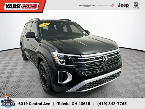 Used 2025 Volkswagen Atlas Peak Edition SE AWD/4WD image 1