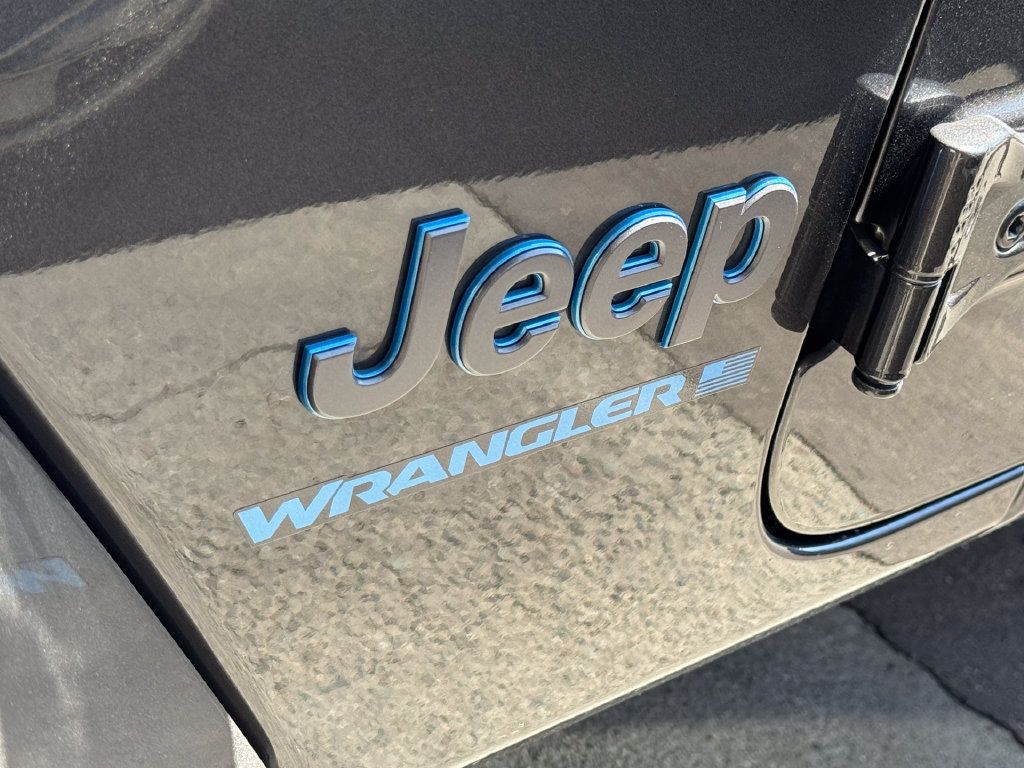 Used 2024 Jeep Wrangler Unlimited w/ Convenience Group AWD/4WD image 18