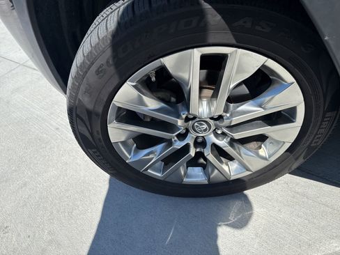 Used 2019 Toyota RAV4 XLE Premium image 5