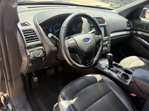 Used 2018 Ford Explorer XLT w/ Equipment Group 202A FWD image 12