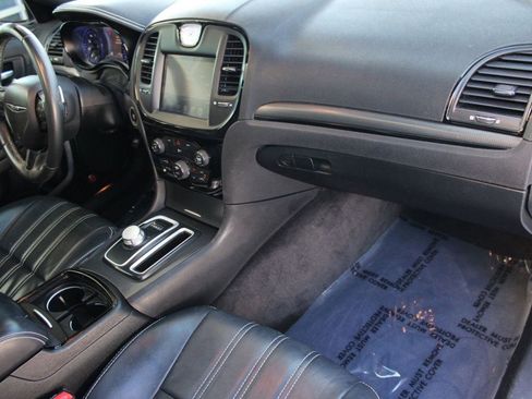 Used 2016 Chrysler 300 S image 32
