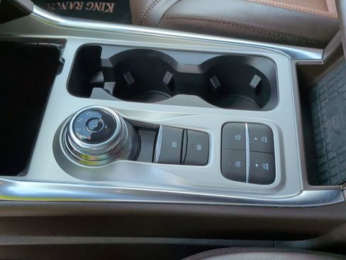 Used 2024 Ford Explorer King Ranch w/ Technology Package RWD image 35