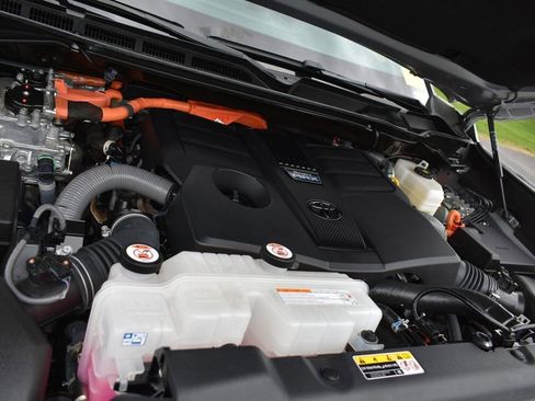 Used 2024 Toyota Tundra Limited AWD/4WD image 39