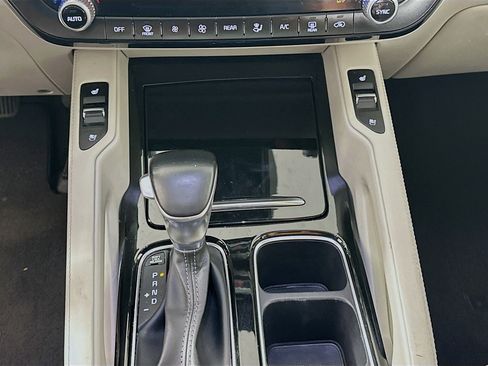 Used 2022 Kia Telluride EX w/ EX Premium Package image 24