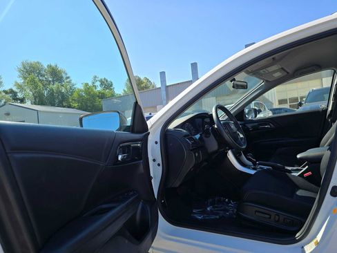 Used 2015 Honda Accord Sport image 19