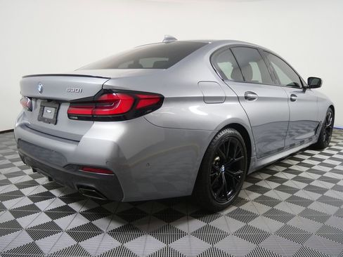 Used 2023 BMW 530i w/ Executive Package image 3