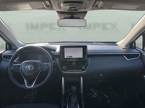 Used 2025 Toyota Corolla Cross LE image 11