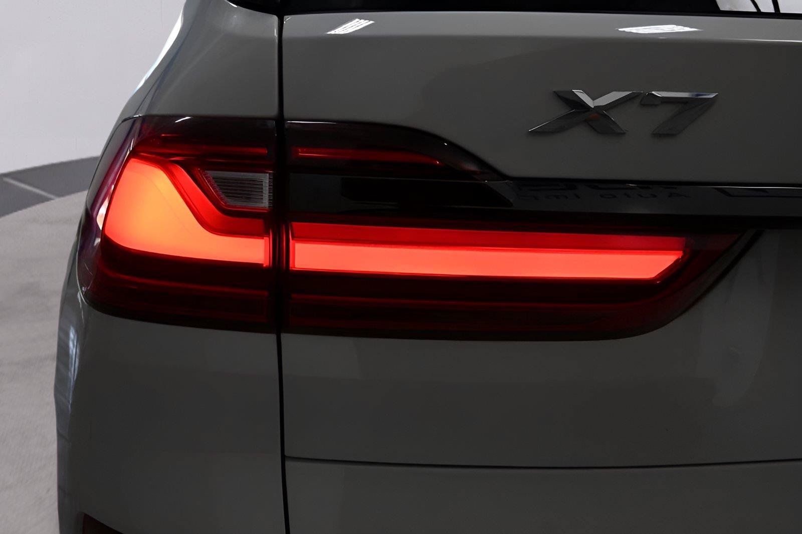 Used 2020 BMW X7 xDrive40i w/ M Sport Package AWD/4WD image 36