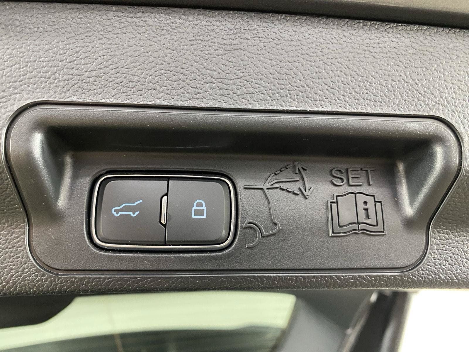 Used 2024 Ford Explorer XLT AWD/4WD image 10
