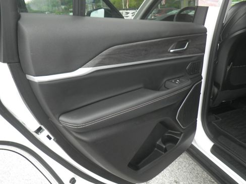 Used 2021 Jeep Grand Cherokee L Limited image 19