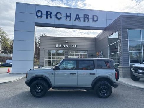 Used 2022 Ford Bronco Black Diamond image 2