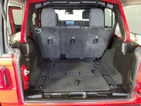 Used 2025 Jeep Wrangler Unlimited Rubicon w/ Convenience Group AWD/4WD image 32