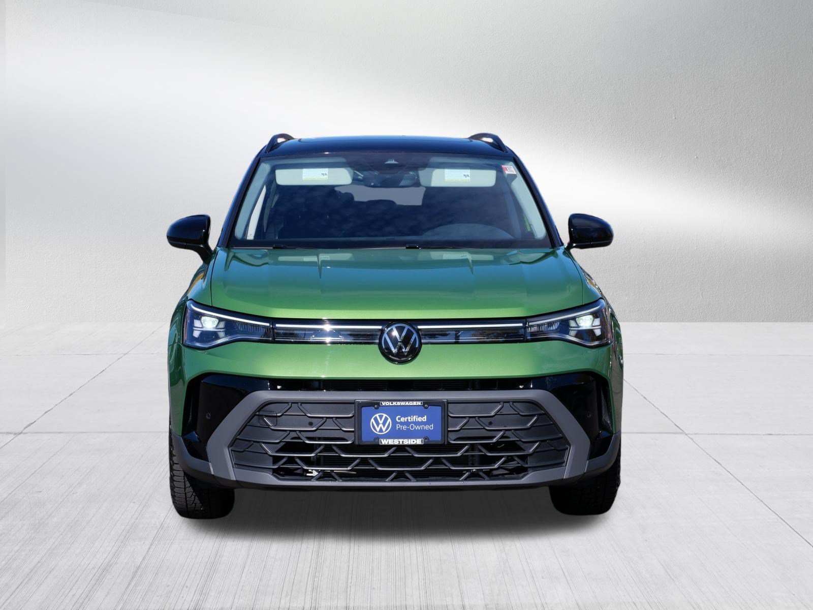 Certified 2025 Volkswagen Taos SE AWD/4WD image 2