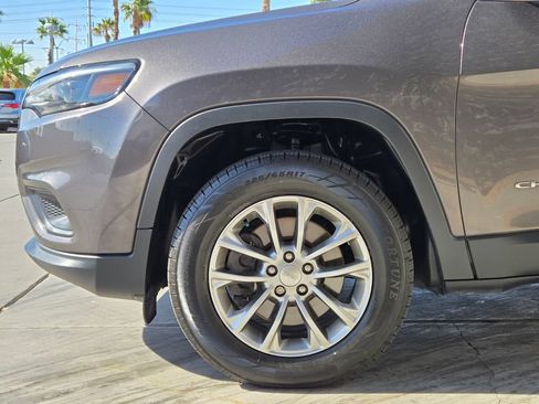 Used 2019 Jeep Cherokee Latitude Plus w/ Comfort/Convenience Group AWD/4WD image 11