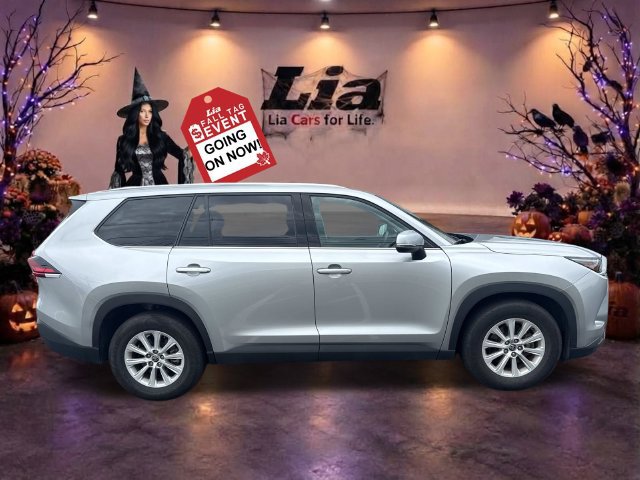 Used 2025 Toyota Grand Highlander AWD image 2