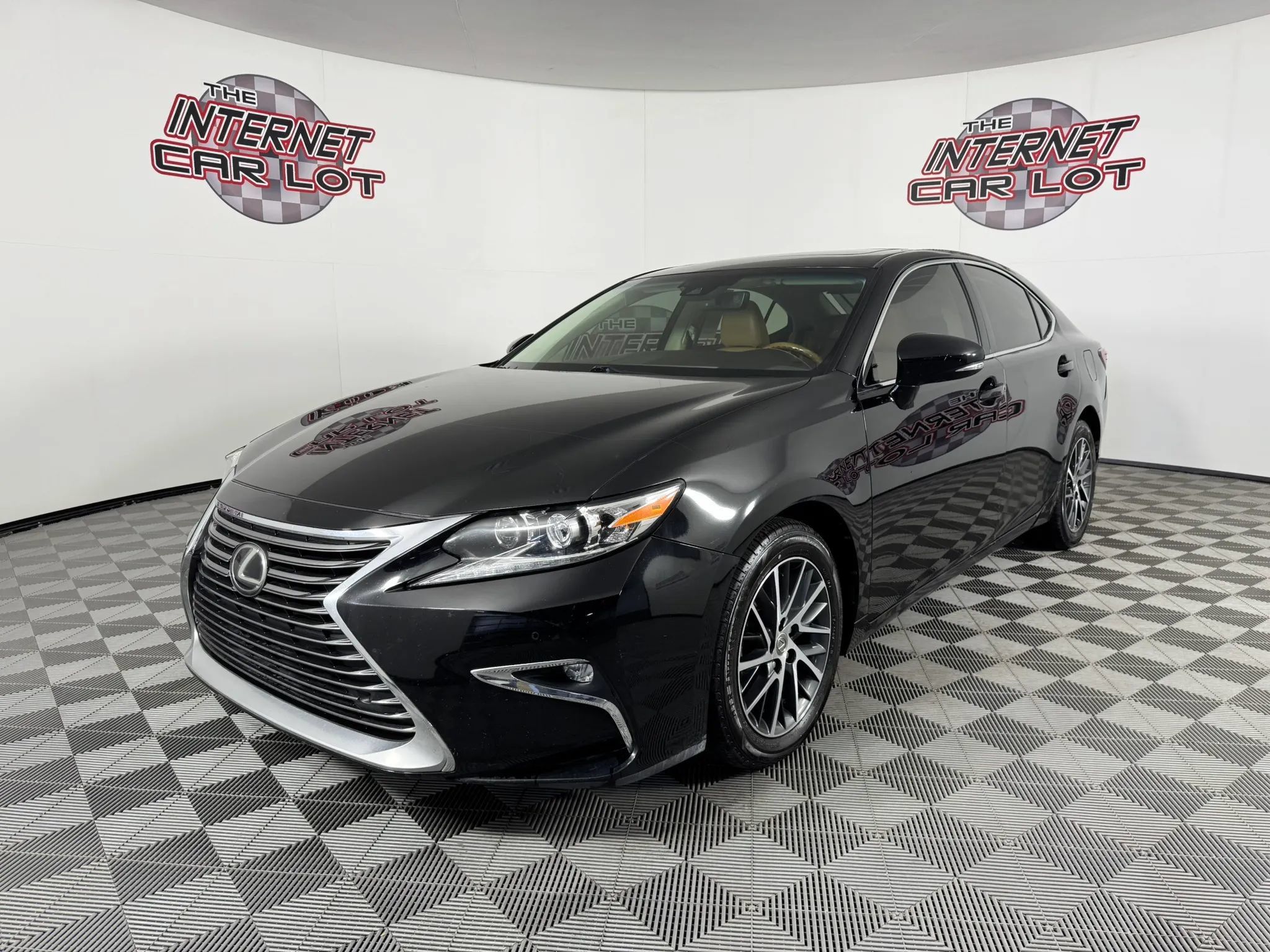 Used 2016 Lexus ES 350 w/ Luxury Package w/Wood Trim FWD image 3