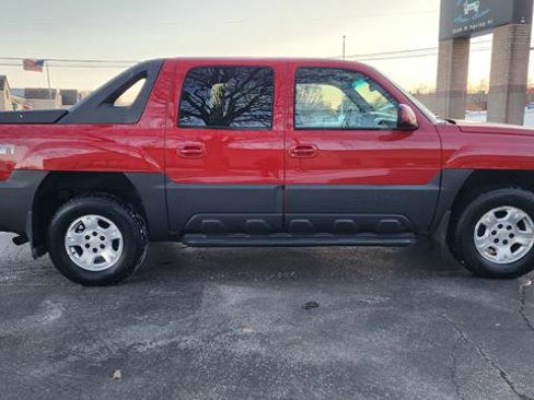 Used 2003 Chevrolet Avalanche 4x4 w/ Suspension Package, Off-Road image 3