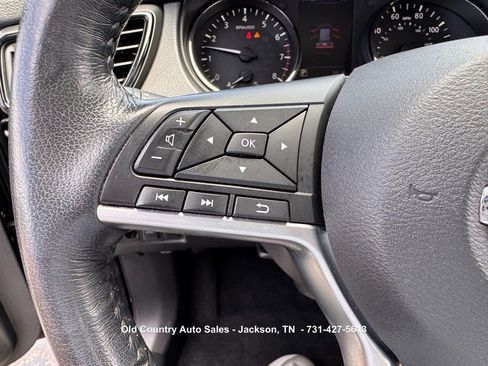 Used 2019 Nissan Rogue SV w/ Premium Package FWD image 32