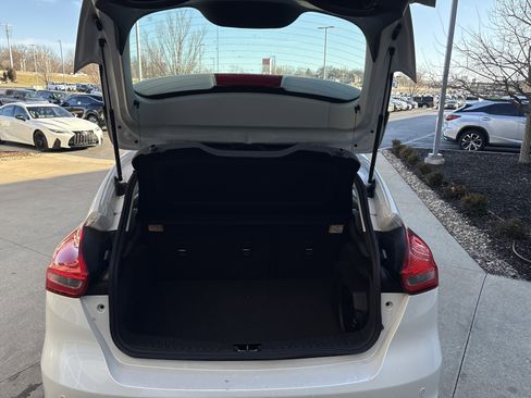 Used 2016 Ford Focus Titanium w/ Titanium Technology Package image 31