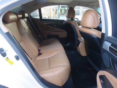 Used 2014 Lexus LS 460 AWD image 24