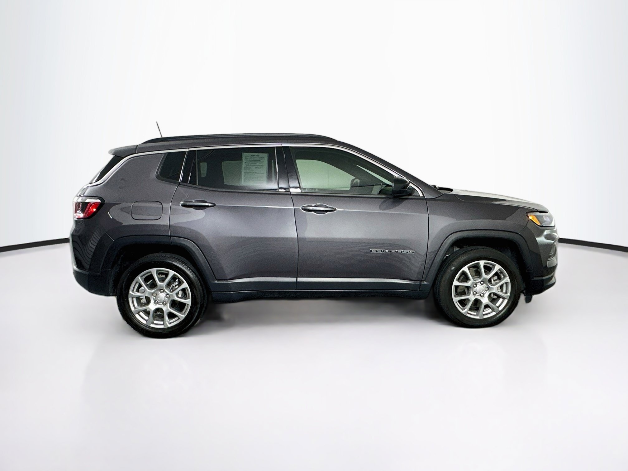 Used 2024 Jeep Compass Latitude AWD/4WD image 10