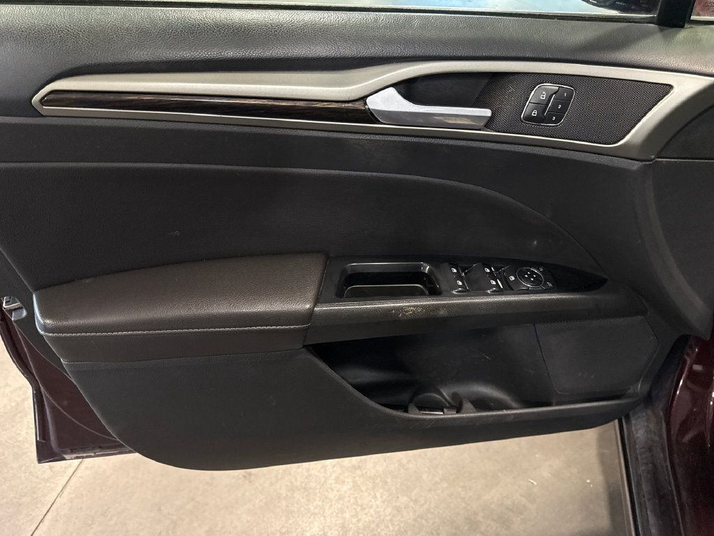 Used 2013 Ford Fusion SE FWD image 8