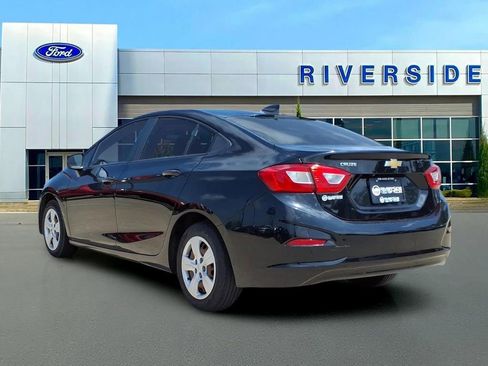 Used 2018 Chevrolet Cruze LS FWD image 5