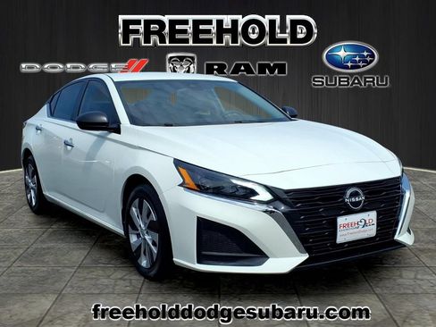 Used 2025 Nissan Altima 2.5 S FWD image 1