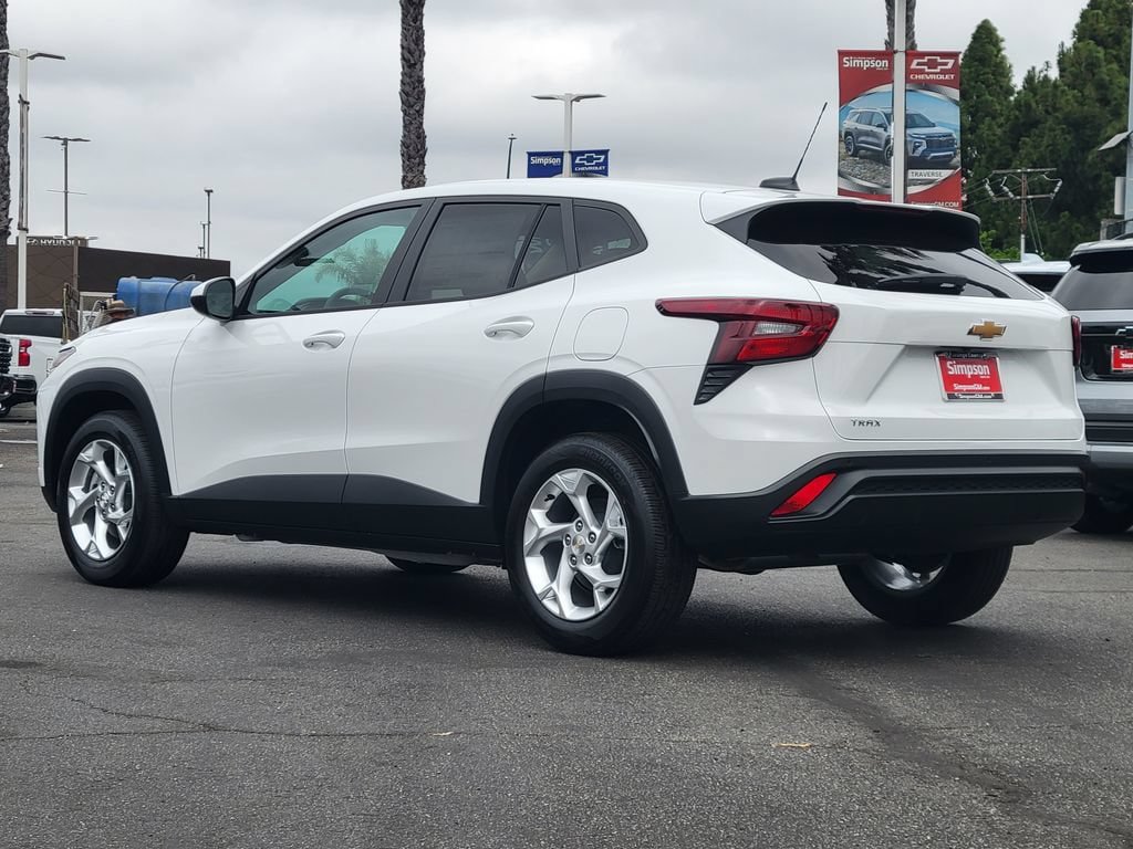 New 2026 Chevrolet Trax LS w/ LS Convenience Package FWD image 2