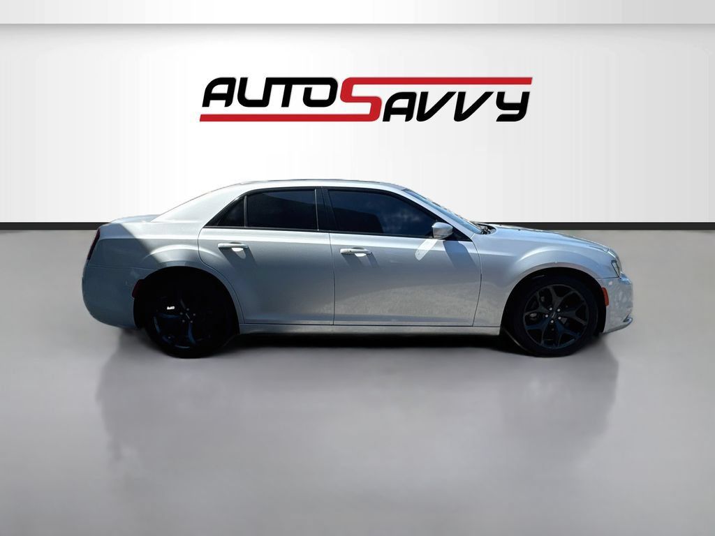 Used 2022 Chrysler 300 S w/ Comfort Group RWD image 8