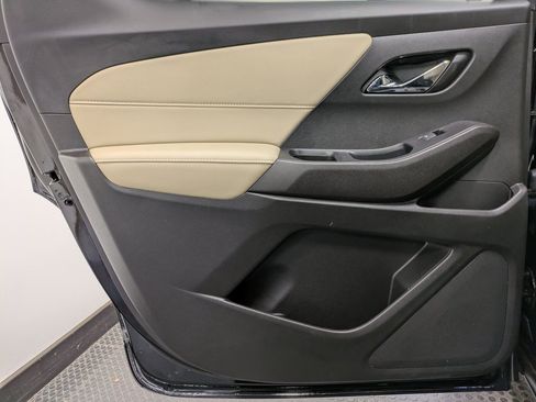 Used 2022 Chevrolet Traverse LS image 21