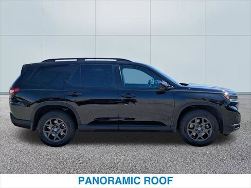 Certified 2023 Honda Pilot TrailSport image 6