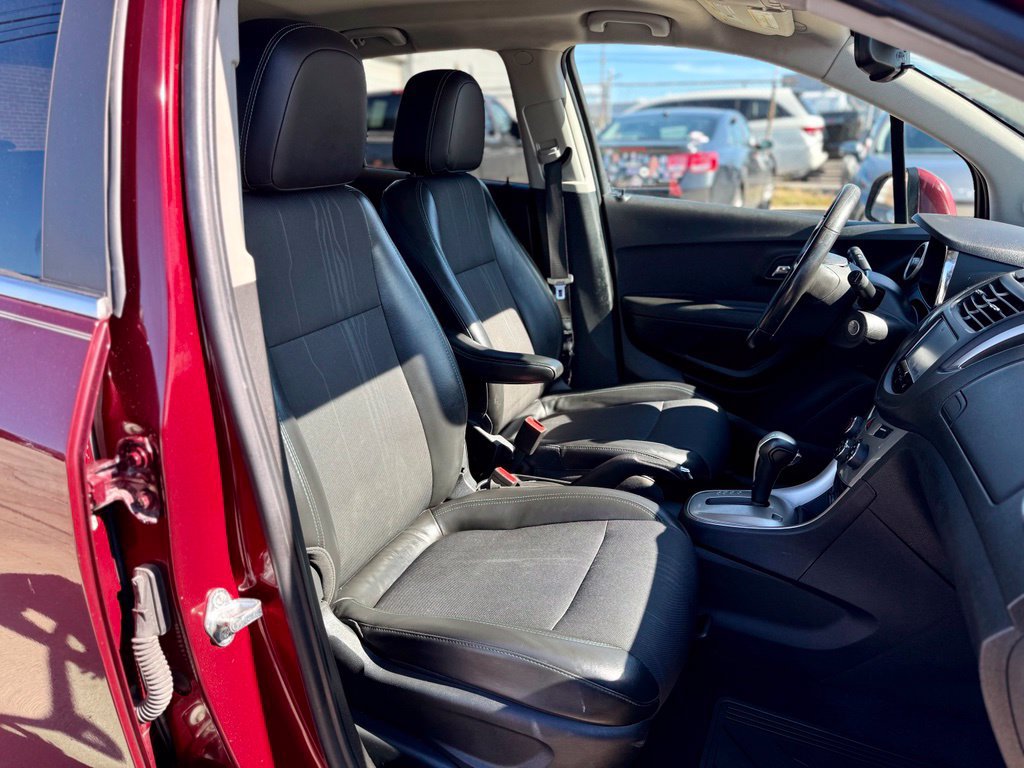 Used 2016 Chevrolet Trax LT w/ LT Convenience Package AWD/4WD image 27