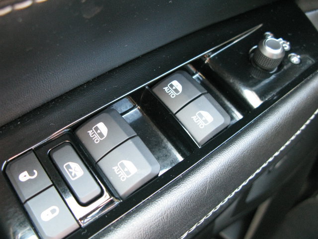Used 2023 Jeep Wagoneer 4WD w/ Premium Group I image 18