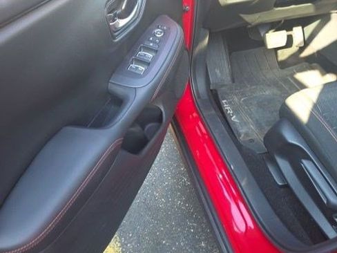 Used 2025 Honda HR-V Sport image 9