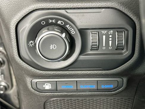 Used 2022 Jeep Wrangler Unlimited Sahara w/ Cold Weather Group AWD/4WD image 25