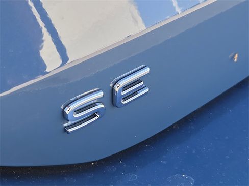 New 2025 Volkswagen Tiguan SE image 8