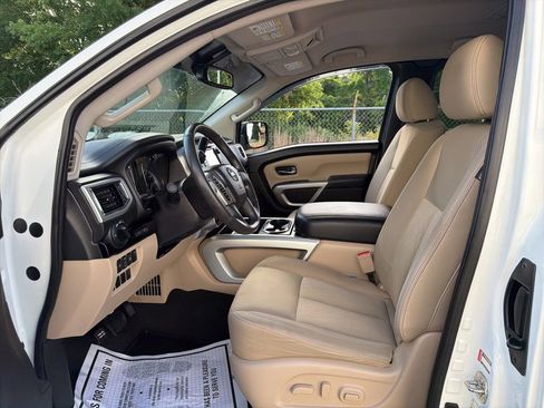 Used 2017 Nissan Titan SV AWD/4WD image 20
