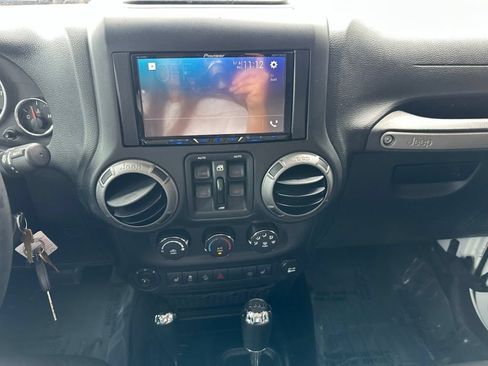Used 2017 Jeep Wrangler Unlimited Sport w/ Quick Order Package 24S AWD/4WD image 23