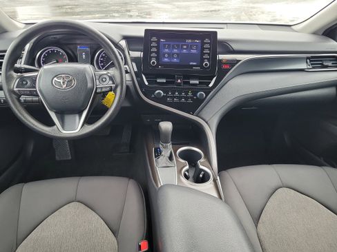 Used 2021 Toyota Camry LE image 11