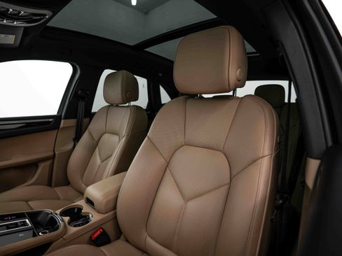 Certified 2024 Porsche Macan AWD/4WD image 14
