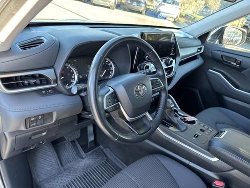 Certified 2023 Toyota Highlander LE image 11