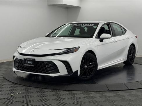 Used 2026 Toyota Camry SE FWD image 3