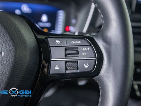 Used 2025 Honda Pilot Elite image 15