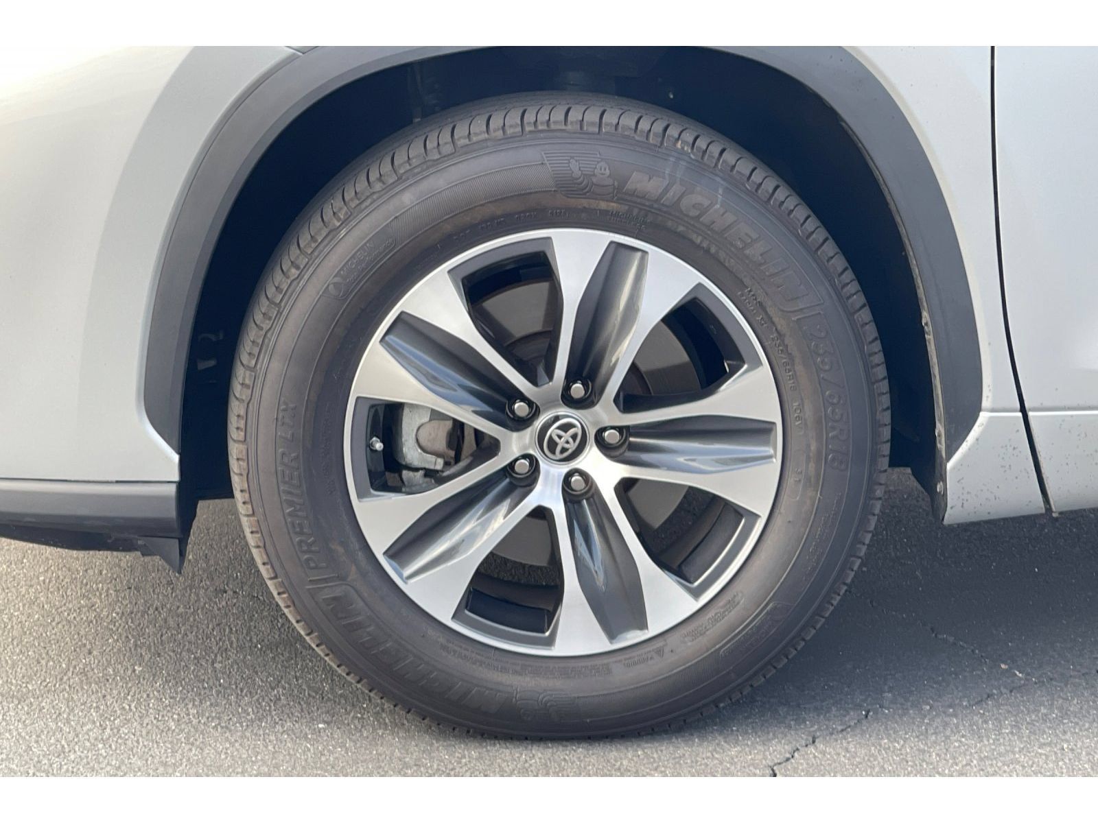 Used 2024 Toyota Highlander XLE FWD image 10