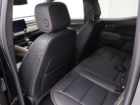 Used 2023 GMC Canyon Denali image 16