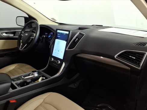 Used 2024 Ford Edge SEL w/ Convenience Package image 9